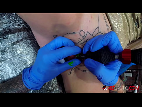 ❤️ La bomba Sully Savage, molt tatuada, es va tatuar al clítoris ❌ Només porno a nosaltres ca.hdpornpics.ru ❌